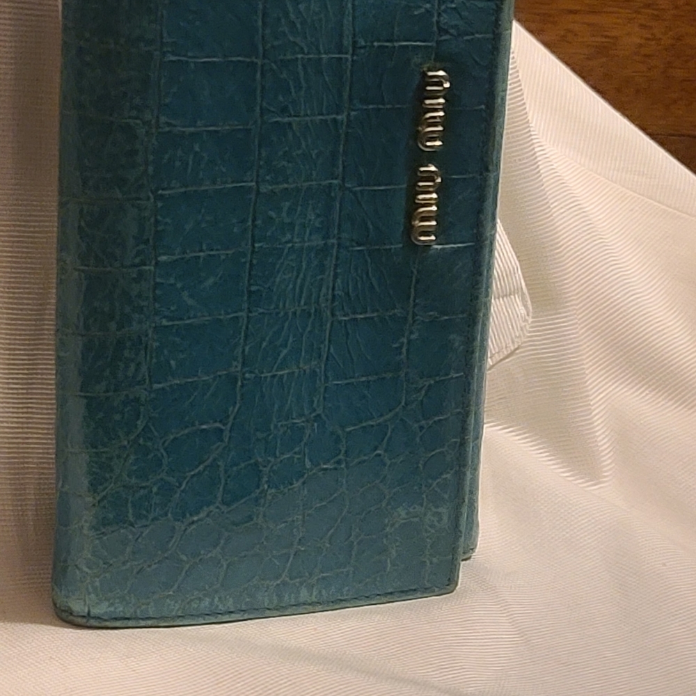 Auth. Miu Miu leather wallet.